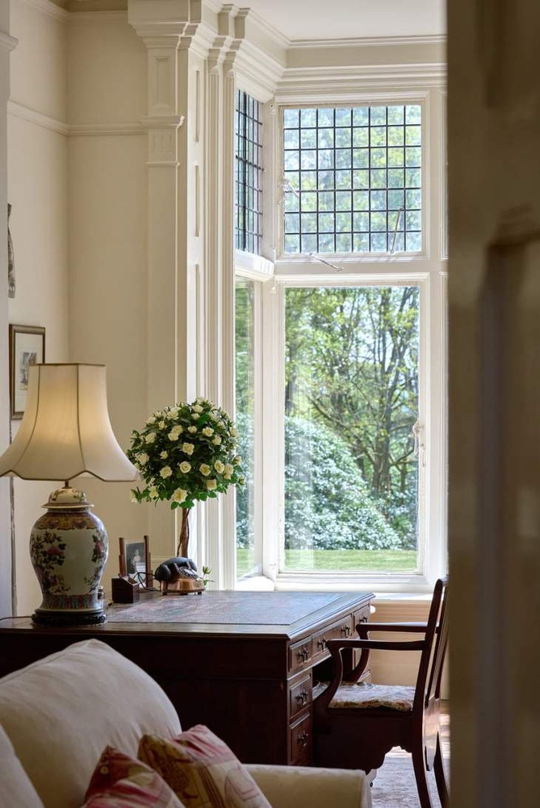 Reception room with bay window