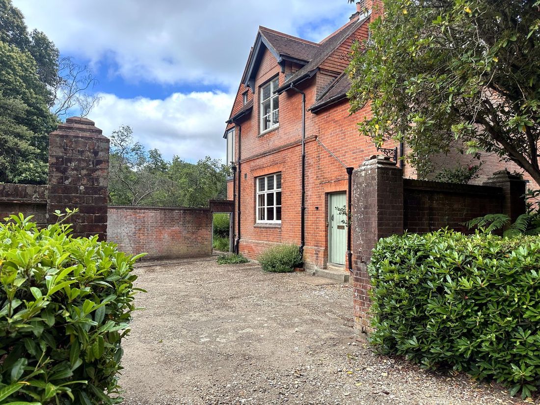 The house and garden wall